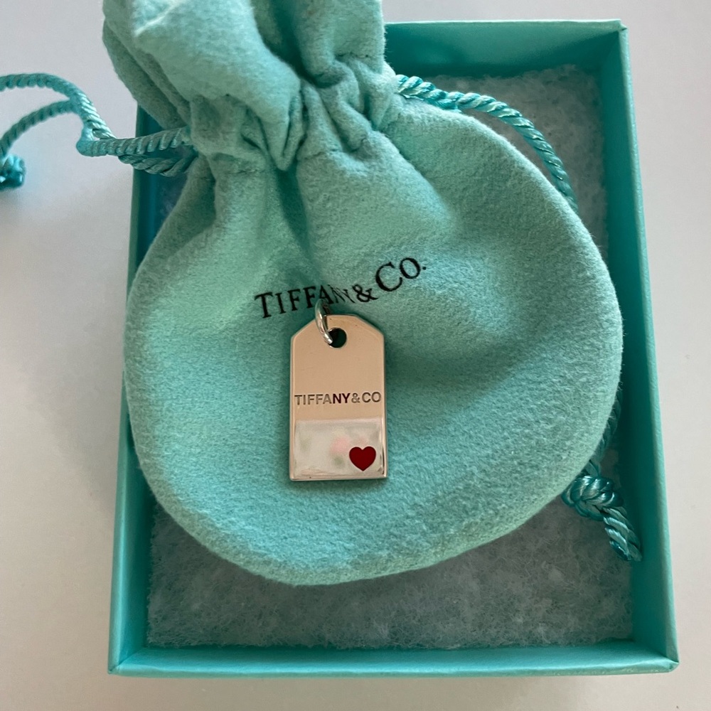 Tiffany & Co red enamel‎ New York charm